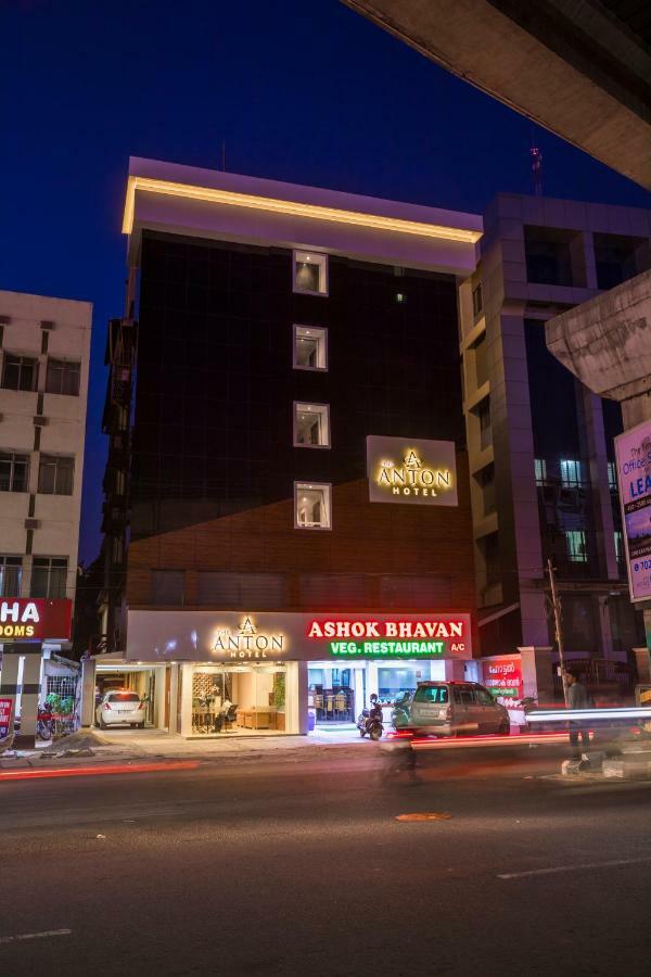 The Anton Hotel Kochi Exteriör bild